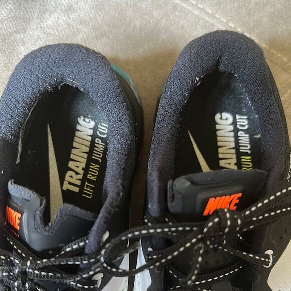 Nike Black and White Sneakers with Multicolored Sole - Picture 5 of 8